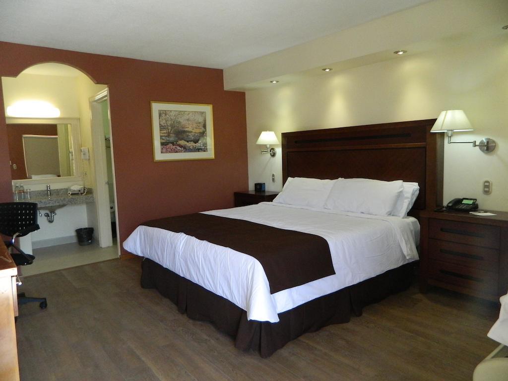 El Cason Hotel Chihuahua Room photo