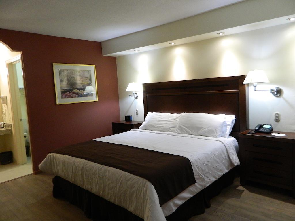 El Cason Hotel Chihuahua Room photo